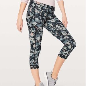 Lululemon Speed Up Crop *21"
Spring Bloom Multi